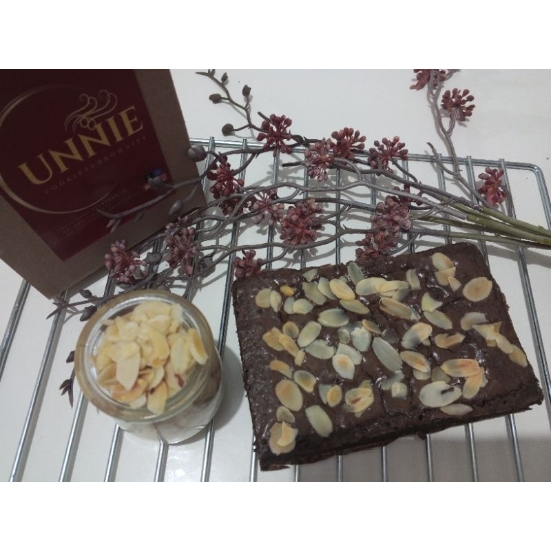 

Brownies melted toping almoad