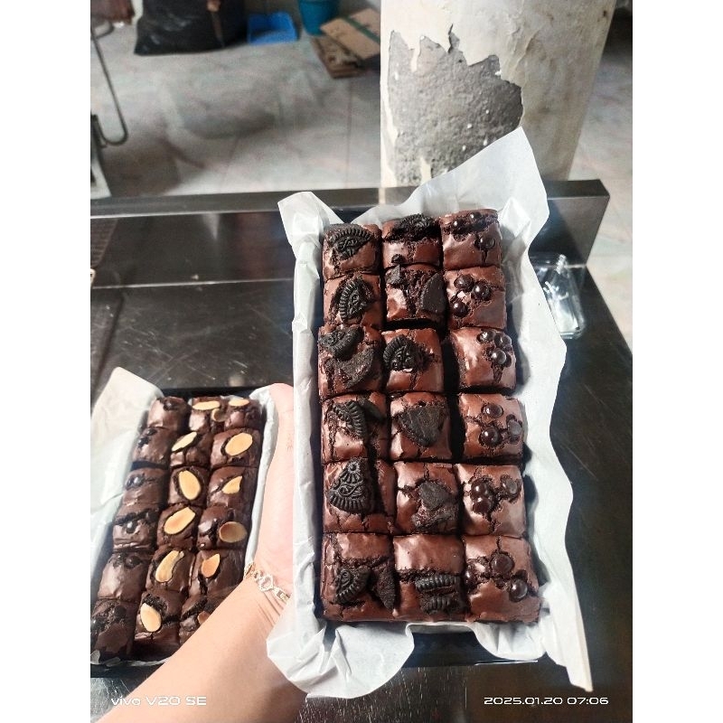 

brownies fudgy 10x20 topping sederhana