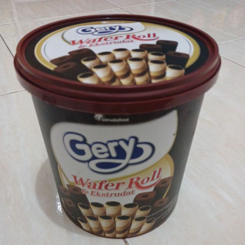 

Gery wafer roll 350g by garuda food.