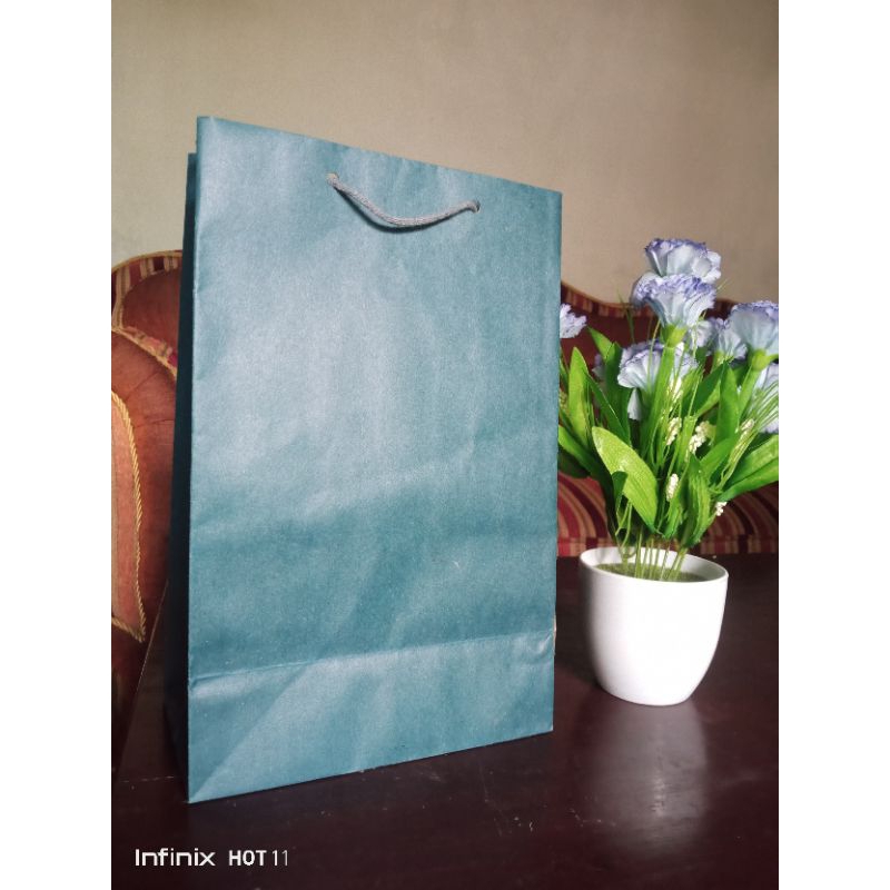 

Paperbag polos warna army ukuran 20cmx10cmx30cm tas kertas Army/Paperbag murah polos