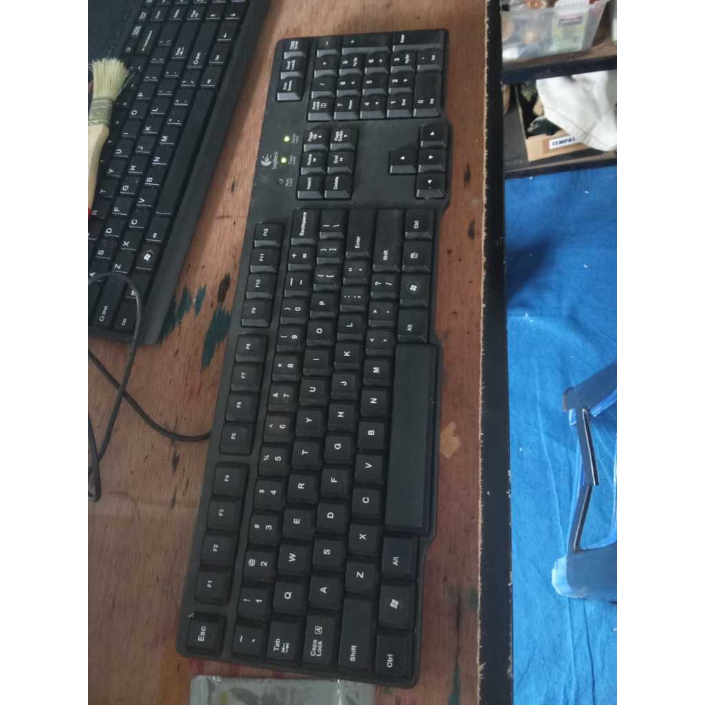 KEYBOARD LOGITECH BEKAS