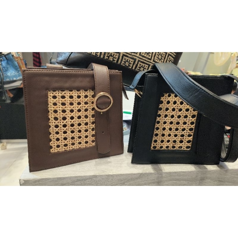 Tas Tangan Wanita dengan Rantai Besi Coklat