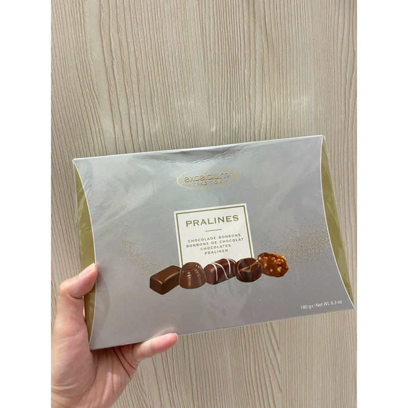 

Excelcium Pralines Chocolate Bonbons - Cokelat Singapore - Cokelat Valentine