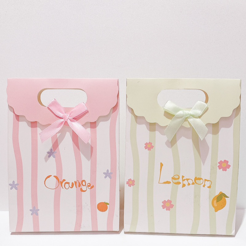 

PAPER BAG TUTUP,PAPER BAG UKURAN 16cm x 12cm,TEMPAT KADO/SOUVENIR,HAND BAG