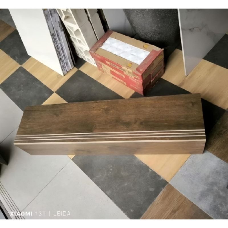 granit tangga 30x120/20x120 motif kayu matte