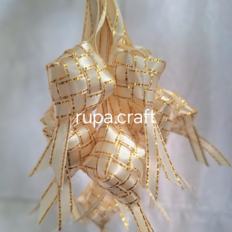 

Ketupa Hampers / Ketupat Parcel / Ketupat Lebaran /ketupat Hias