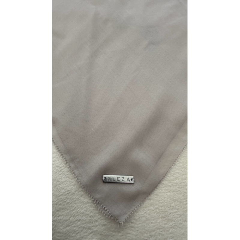 Preloved Aleza Scarf Polos