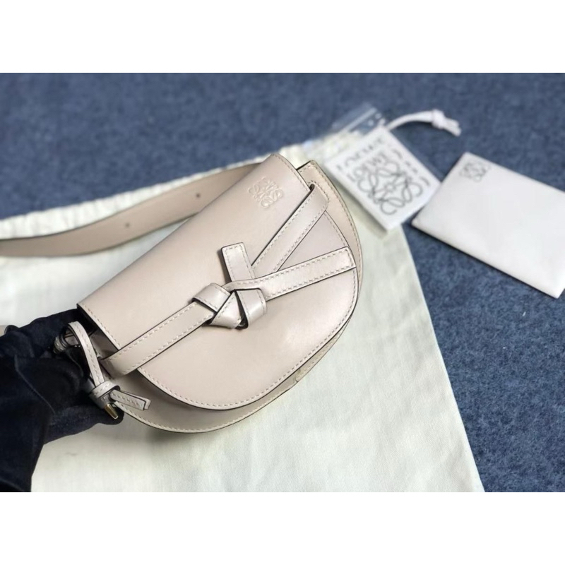 TAS LOEWE AUTH PRELOVED