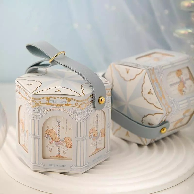 

BOX HAMPERS SEGIENAM MOTIF KUDA NATAL LEBARAN SINCIA TAHUN BARU PACKAGING 10 PCS