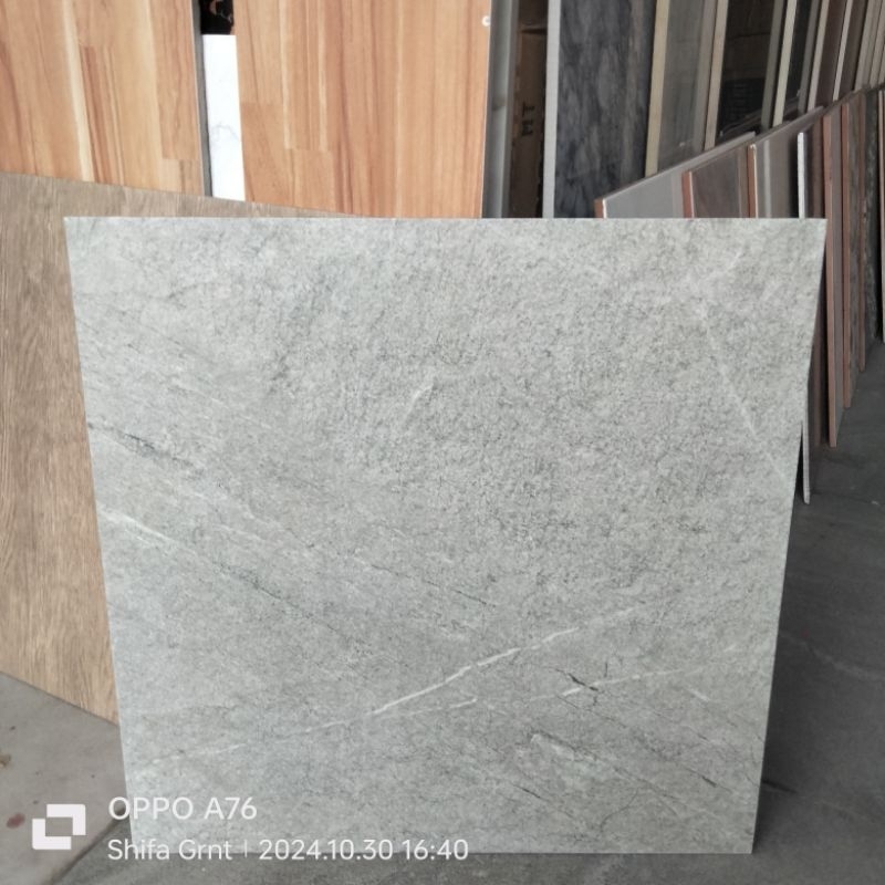 keramik lantai 50x50. Luca Grey/Platinum