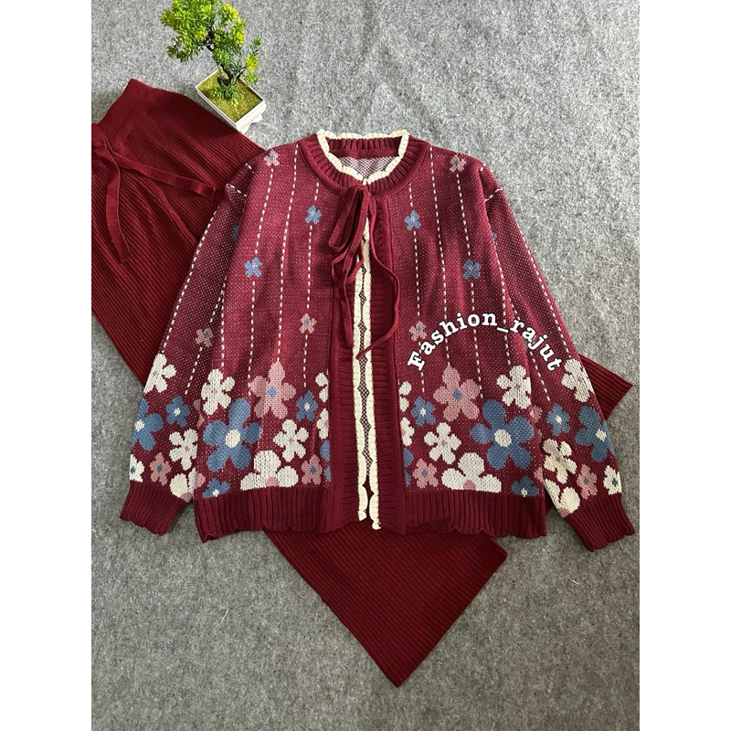 Oneset Setellan Rajut Voila Flower Cardy