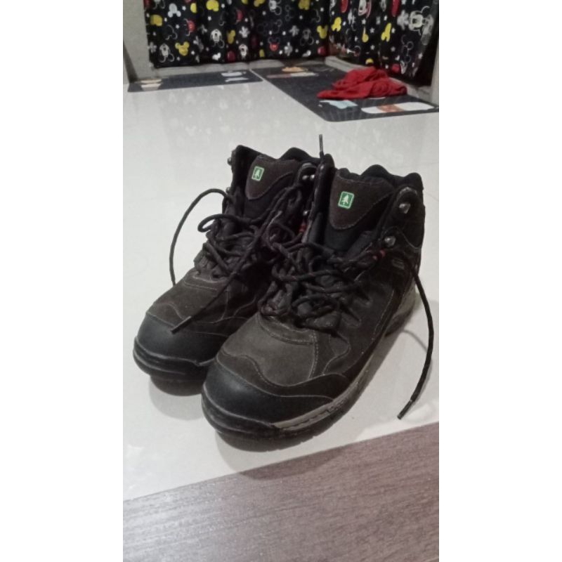Sepatu Gunung Consina Pria