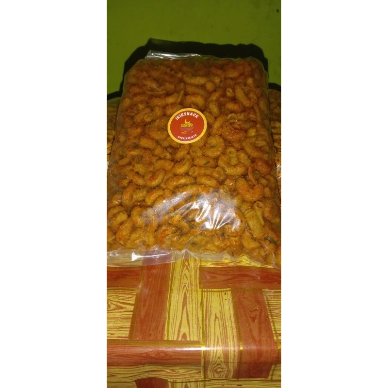 

Makaroni pedas daun jeruk