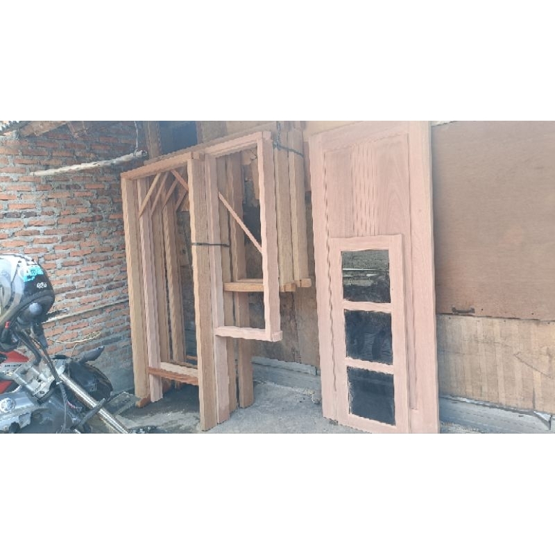 Kusen Pintu dan Jendela Gandeng