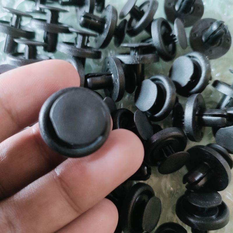 Kancing klip bemper bemper belakang bagasi Avanza 2012 - 2019 original