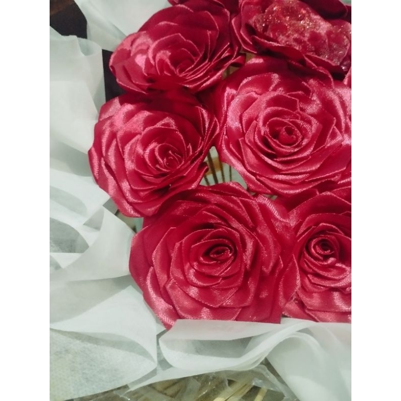 

bucket bunga pita satin