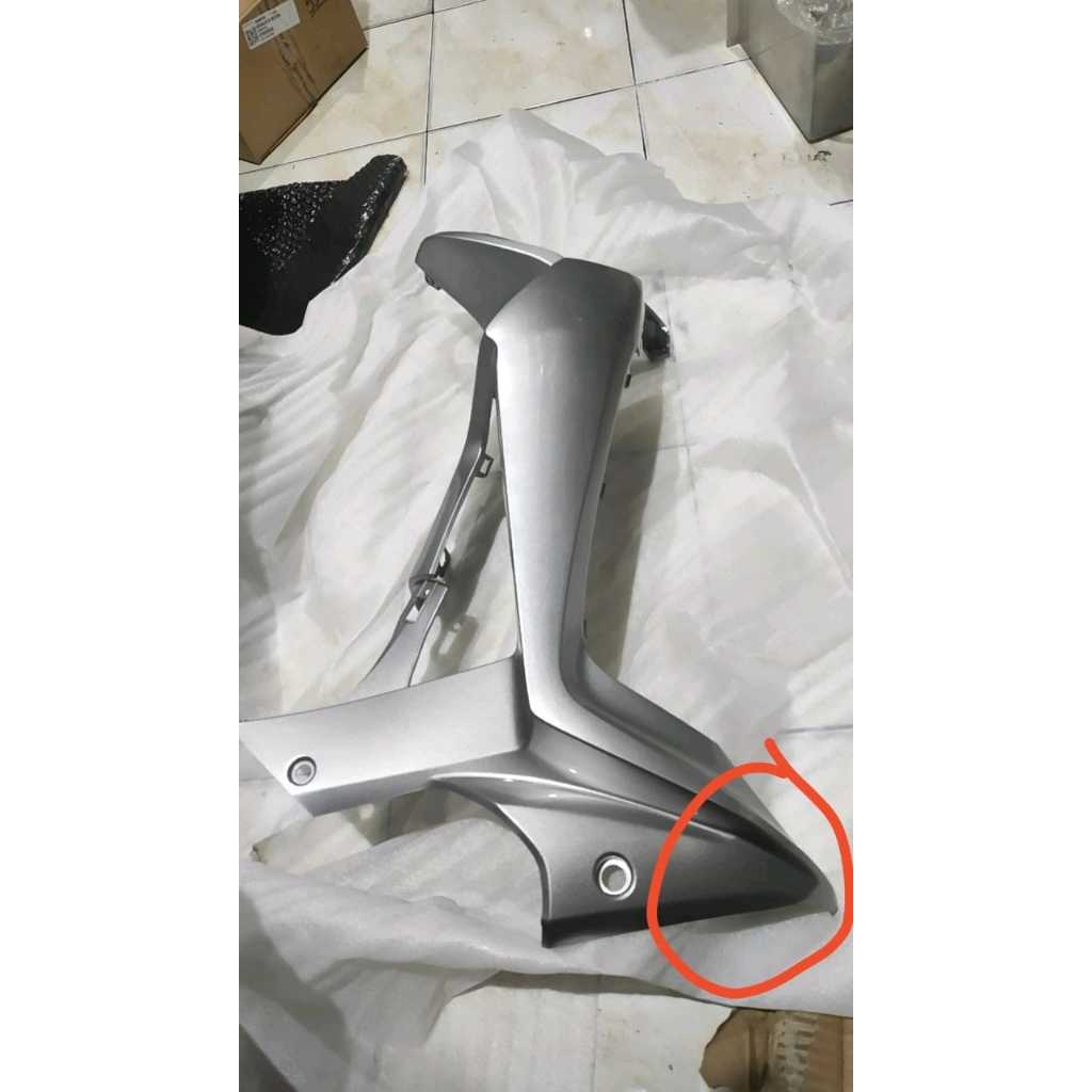 𝗖𝗔𝗖𝗔𝗧 𝗣𝗥𝗢𝗗𝗨𝗞 COVER SAYAP TEBENG KANAN SUPRA X125 BATMAN  - Silver | 64400KVLN00DSM 100% ORI AHM