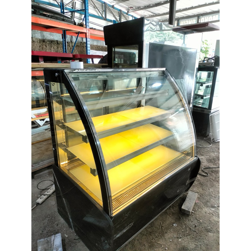 gea cake showcase panjang 120 cm bekas bergaransi