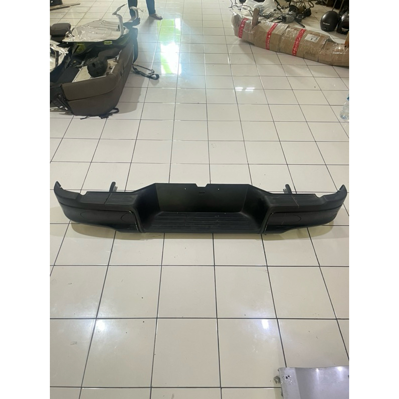 Bemper Belakang Copotan Toyota Hilux Revo Double Cabin (Chrome Hitam) 2015-UP - Copotan Original Baw