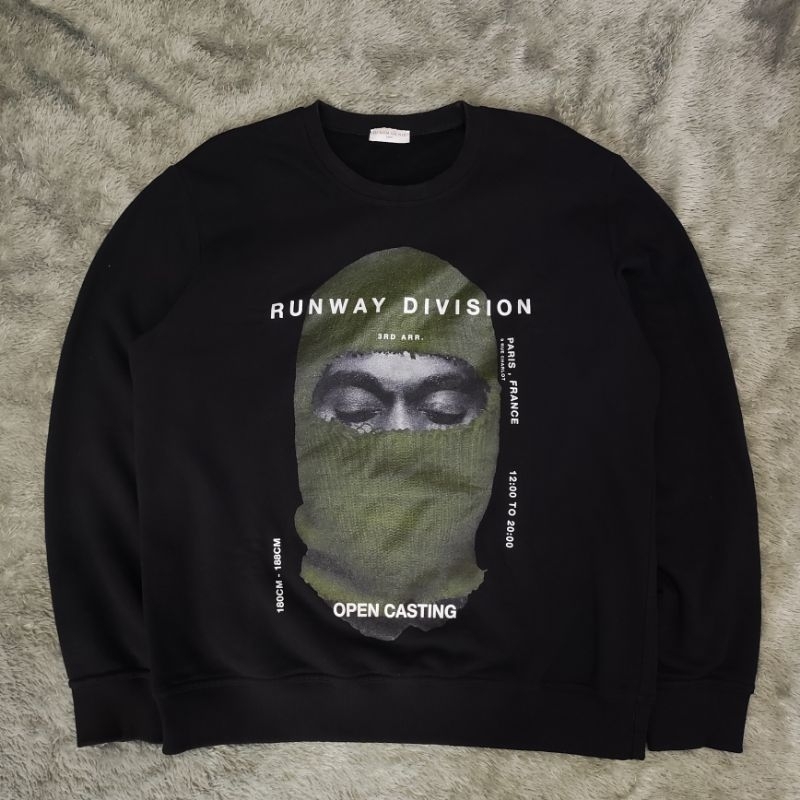 IH NOM UH NIT RUNWAY DIVISION CREWNECK