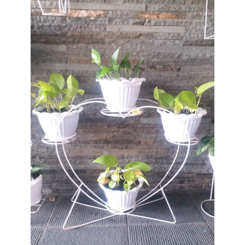 rak bunga besi model love