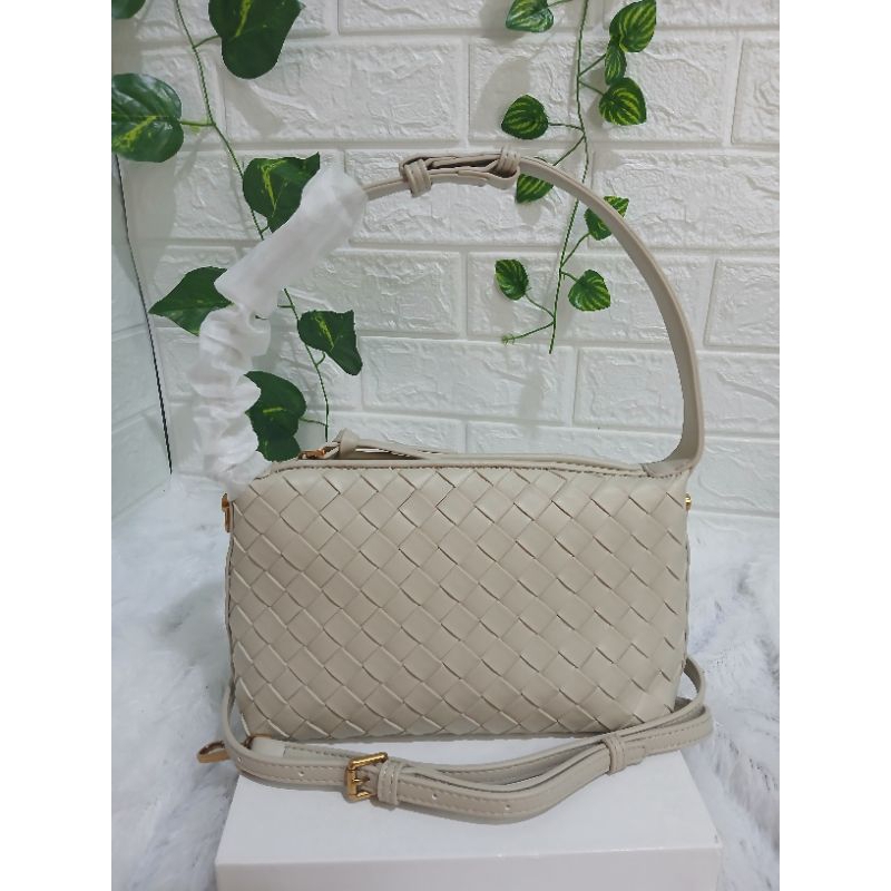 Tas Hima Anyaman Sedang Beige