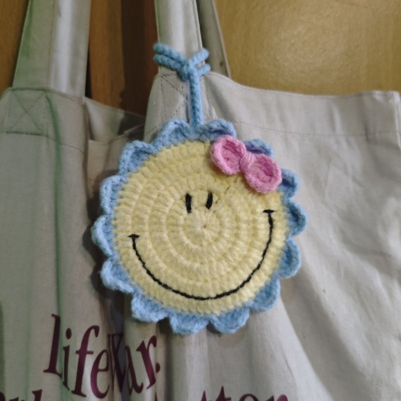 POUCH RAJUT SMILE BUNGA