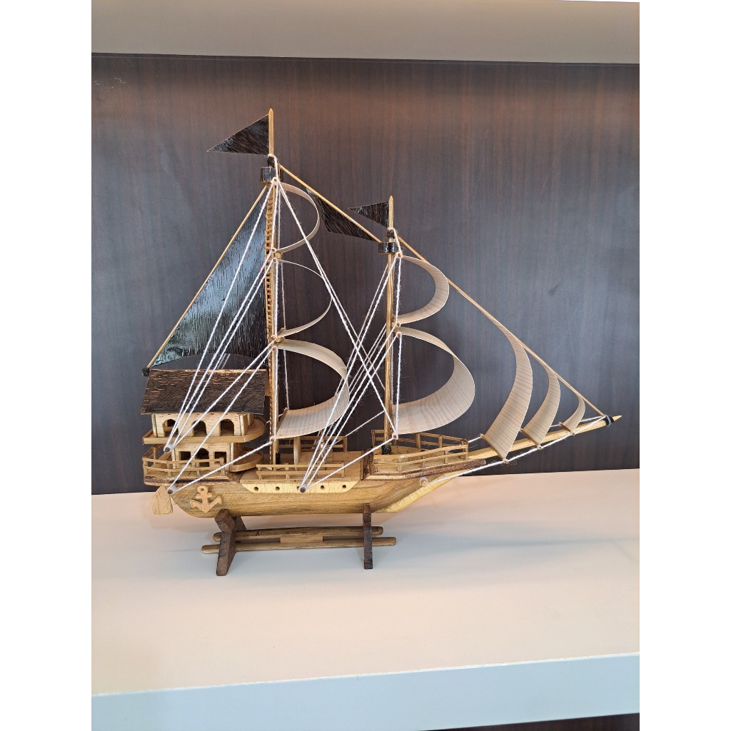MINIATUR KAPAL LAYAR
