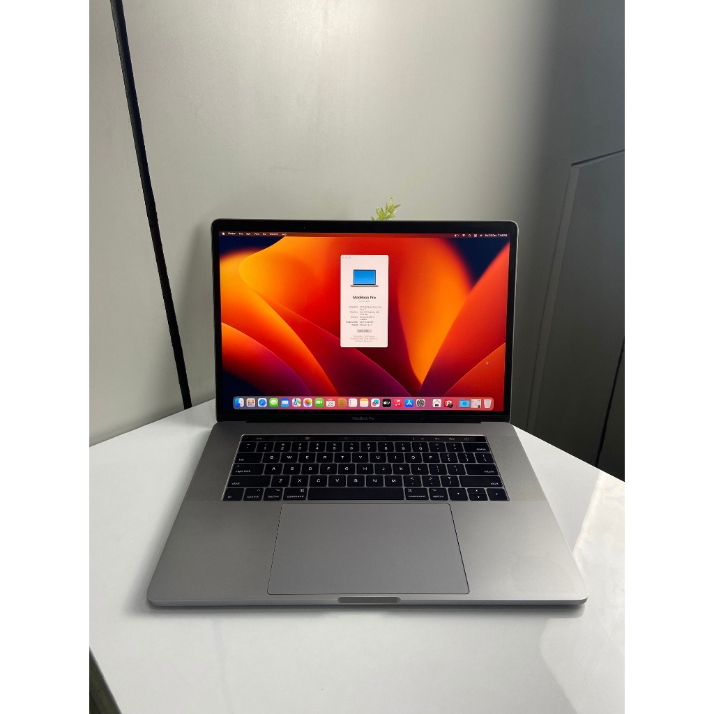 Macbook  Pro 2017 16/256 GB 15 Inch