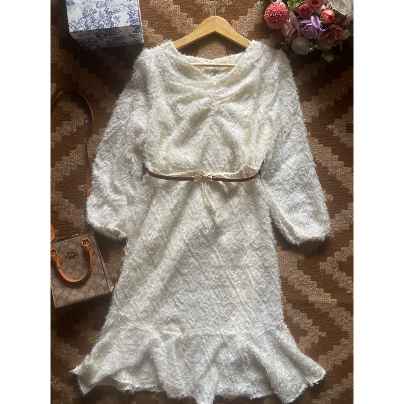 Dress Bulu Lengan Balon BW Putih Duyung