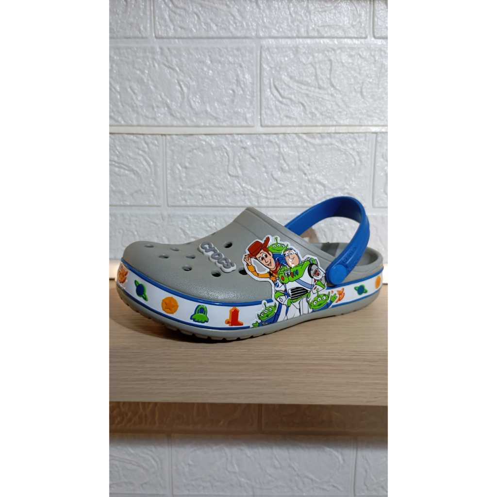 CROCS PREMIUM TOY STORY - FREE JIBBITZ
