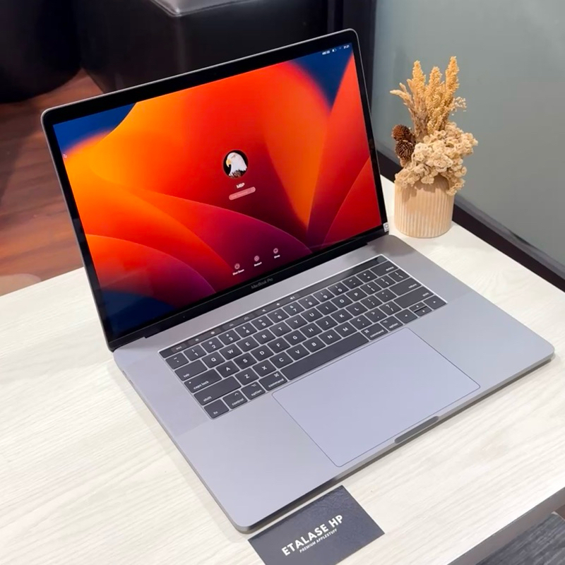 MacBook Pro 2017 15 inc Touchbar 16/512 GB