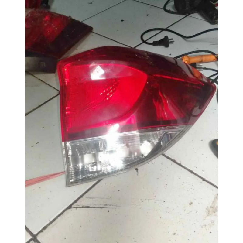 stoplamp lampu belakang mobilio