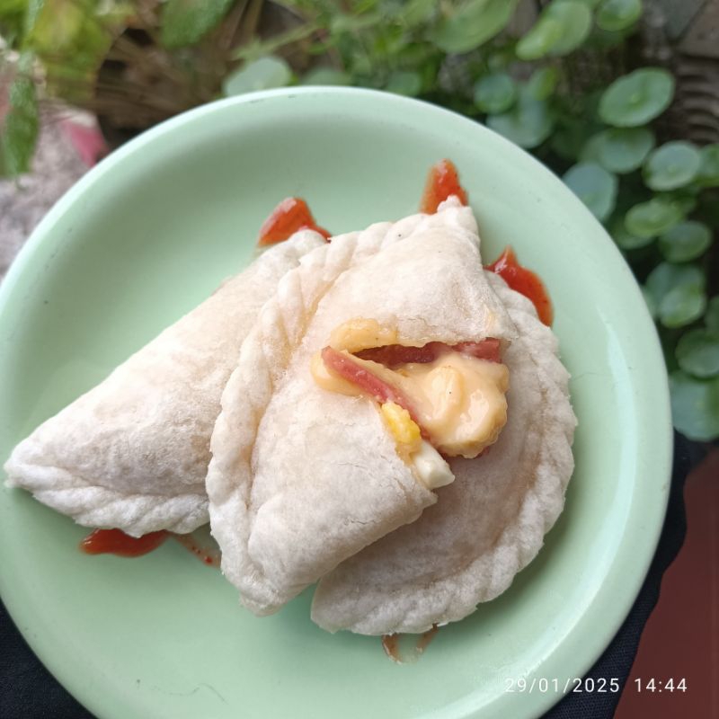 

Cireng Gembul Isi Smoked Beef Mayo 5pcs, 7pcs, 10pcs by Rumah Laziz