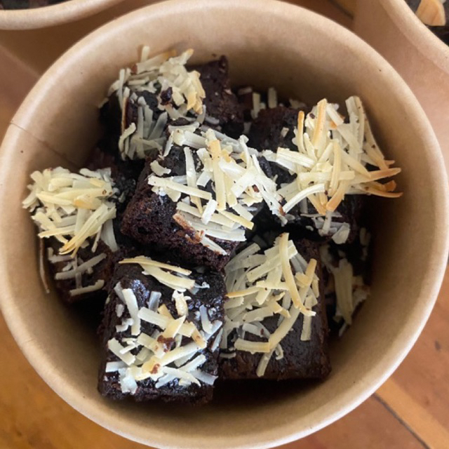 

Brownie Bites in Cup (Topping Cheese)