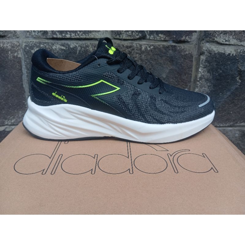 Diadora Sepatu Olahraga Hitam