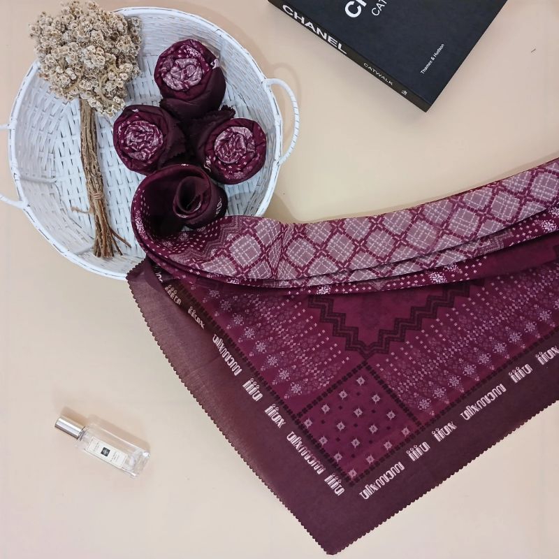 BESTSELLER HIJAB SEGIEMPAT VOAL MOTIF SONGKET