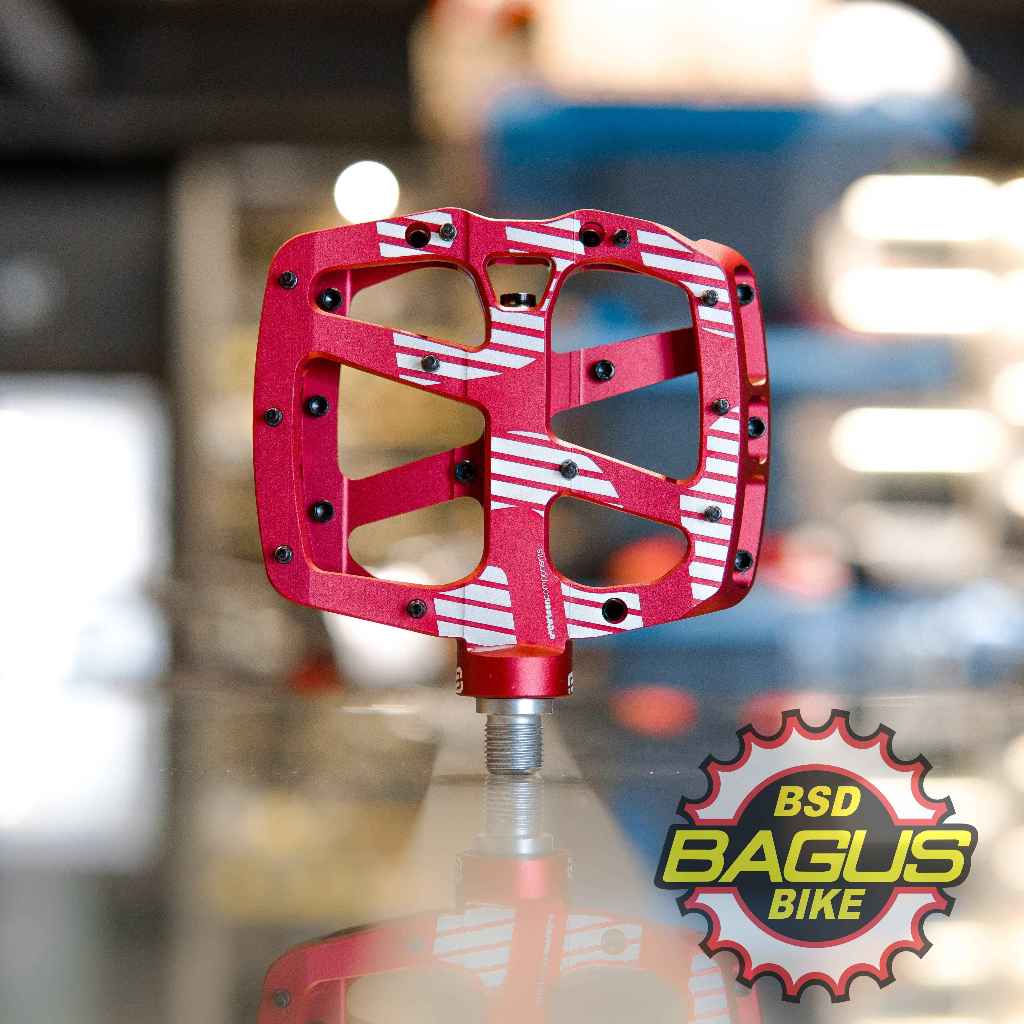 E13 Pedal UU PD2UPA-101 Plus Flat Pedal | Aluminum Body | 22 Pins | Red