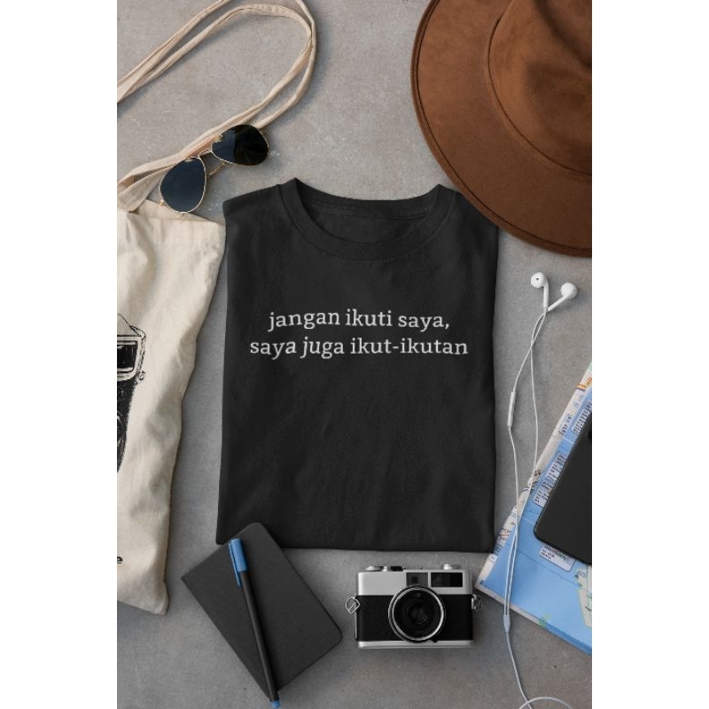 KAOS TULISAN JANGAN IKUTI SAYA, SAYA JUGA IKUT IKUTAN DSTYLECO