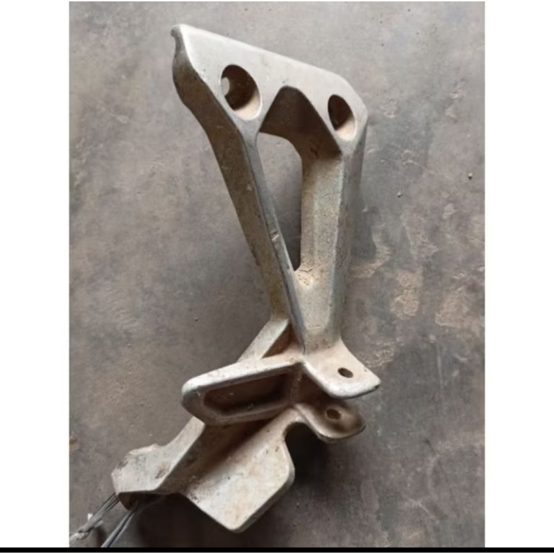 postep kanan pidakan kaki belakang honda revo asolut,revo lama original