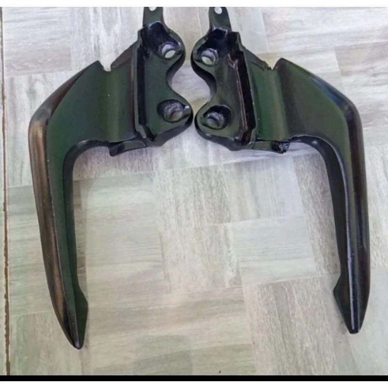 Begel behel pegangan jok belakang CB150R LED facelift ORI KODEBegel behel pegangan jok belakang CB15