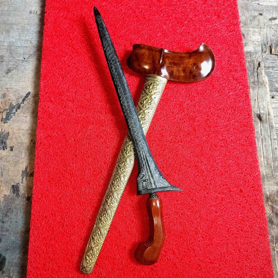 Pusaka Keris Jalak Sangu Tumpeng Pamor Mrutu Sewu Warangka Gayaman Surakarta Kayu Jati
