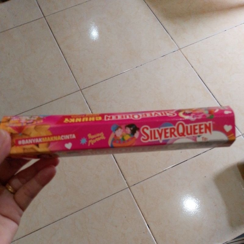 

Cokelat Cemilan Silver Queen Chunky Bar 95 gr Edisi Valentine