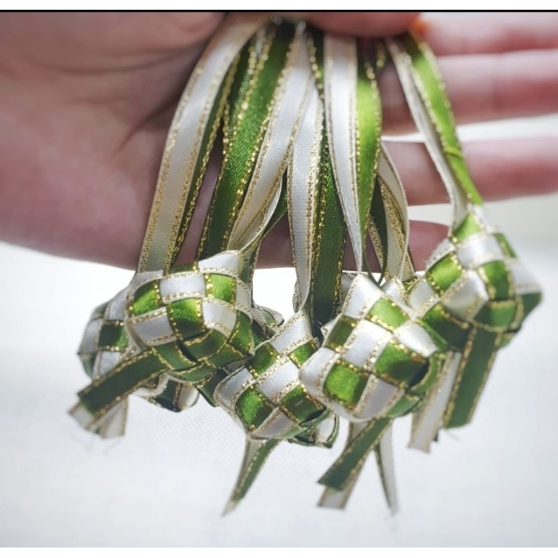 

1 pc - Aplikasi Ketupat Pita