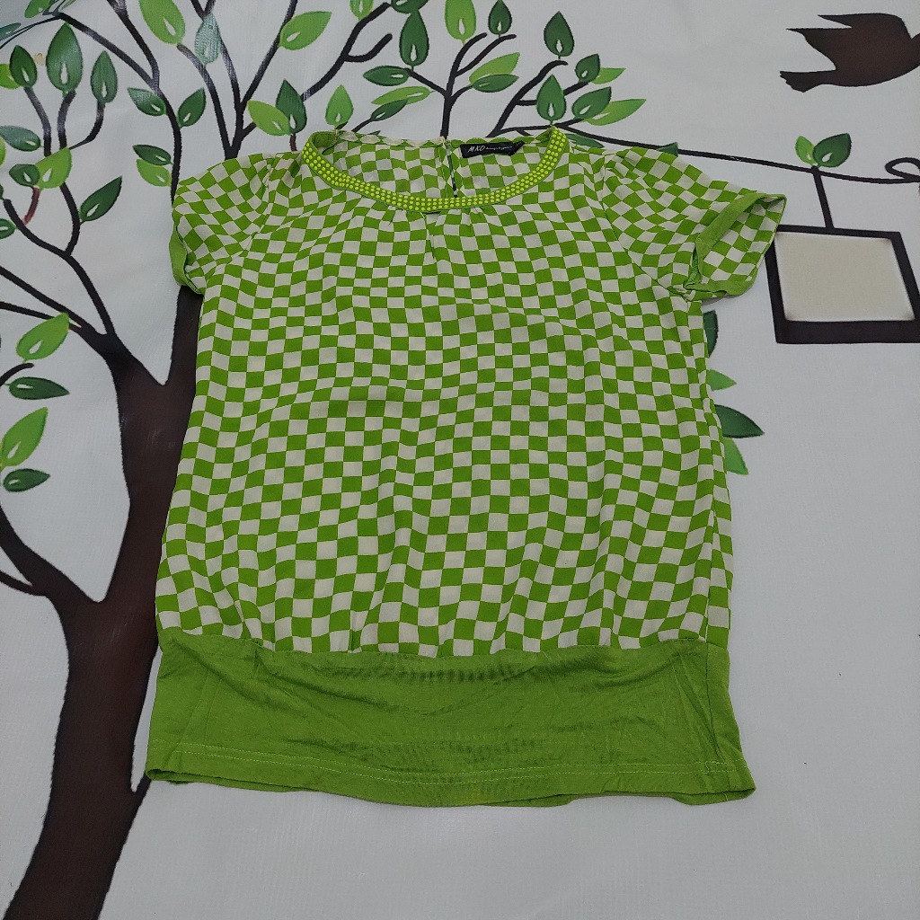 Preloved MKO   Atasan Blouse Motif kotak-kotak putih hijau Merk MKO size S
