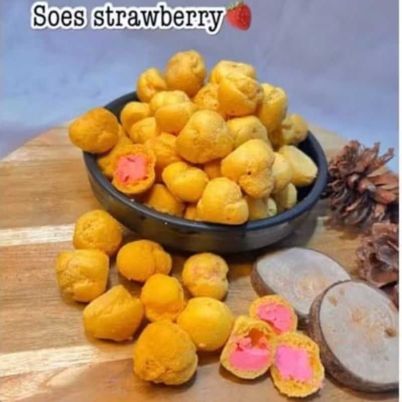 

Kue Soes kering isi Strawberry Lumer