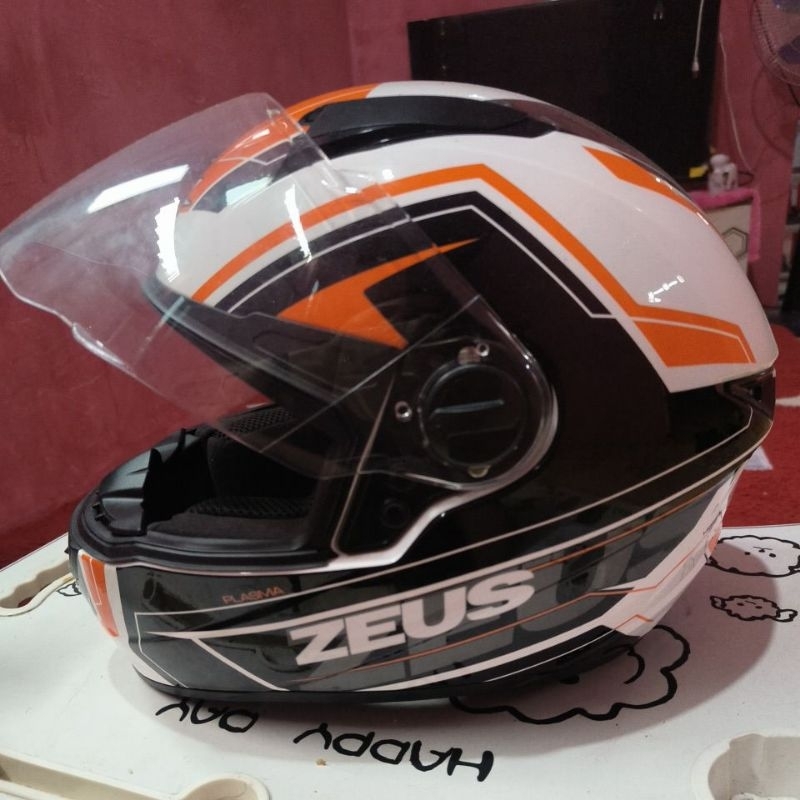 Helm Zeus Motor