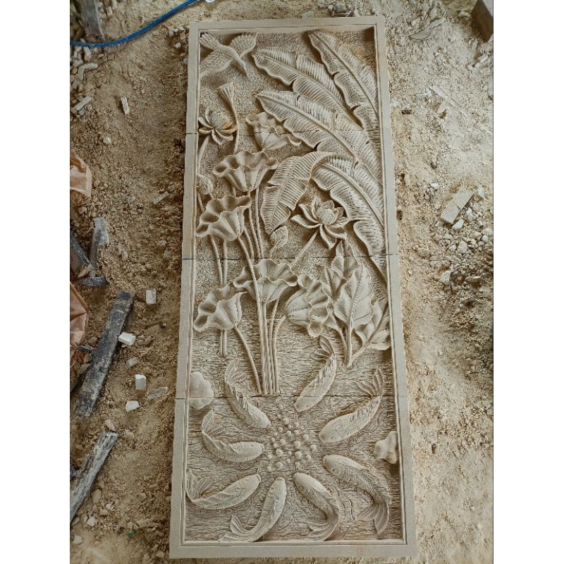 relief batu alam motif ikan koi dan tumbuhan