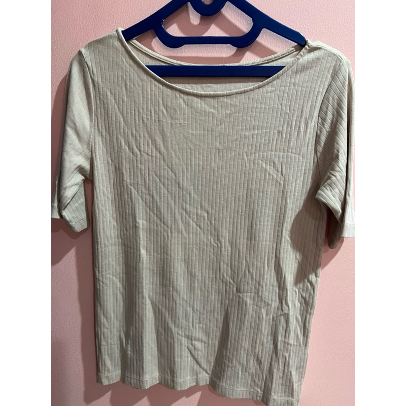 Blouse cream merek Opaque Clip