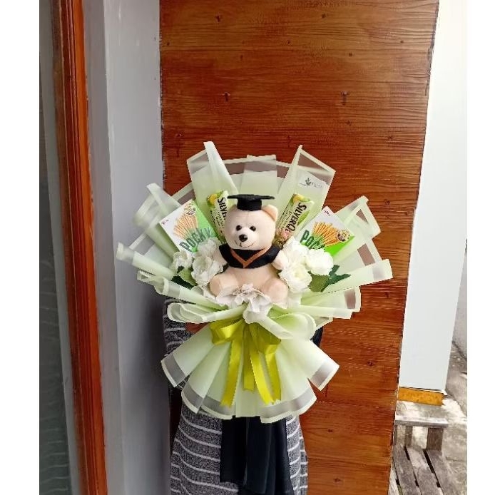 Buket Boneka Wisuda + Silverqueen Matcha - Buket Coklat Silverqueen Matcha - Buket pocky matcha wisu
